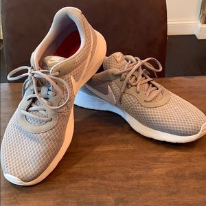 Nike Tanjun... Running shoes size 12